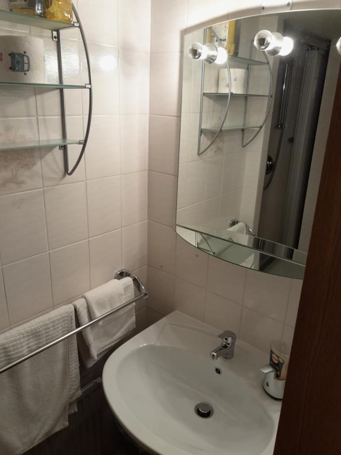 Apartment Mit Kueche Und Balkon Oder Terrasse, Ruhig Und Gut Erreichbar ピディング エクステリア 写真
