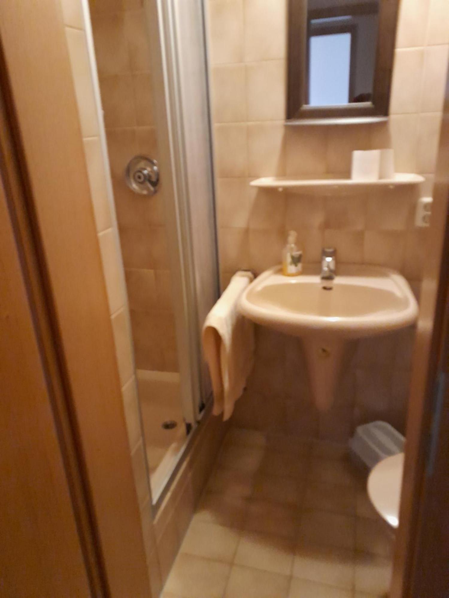 Apartment Mit Kueche Und Balkon Oder Terrasse, Ruhig Und Gut Erreichbar ピディング エクステリア 写真